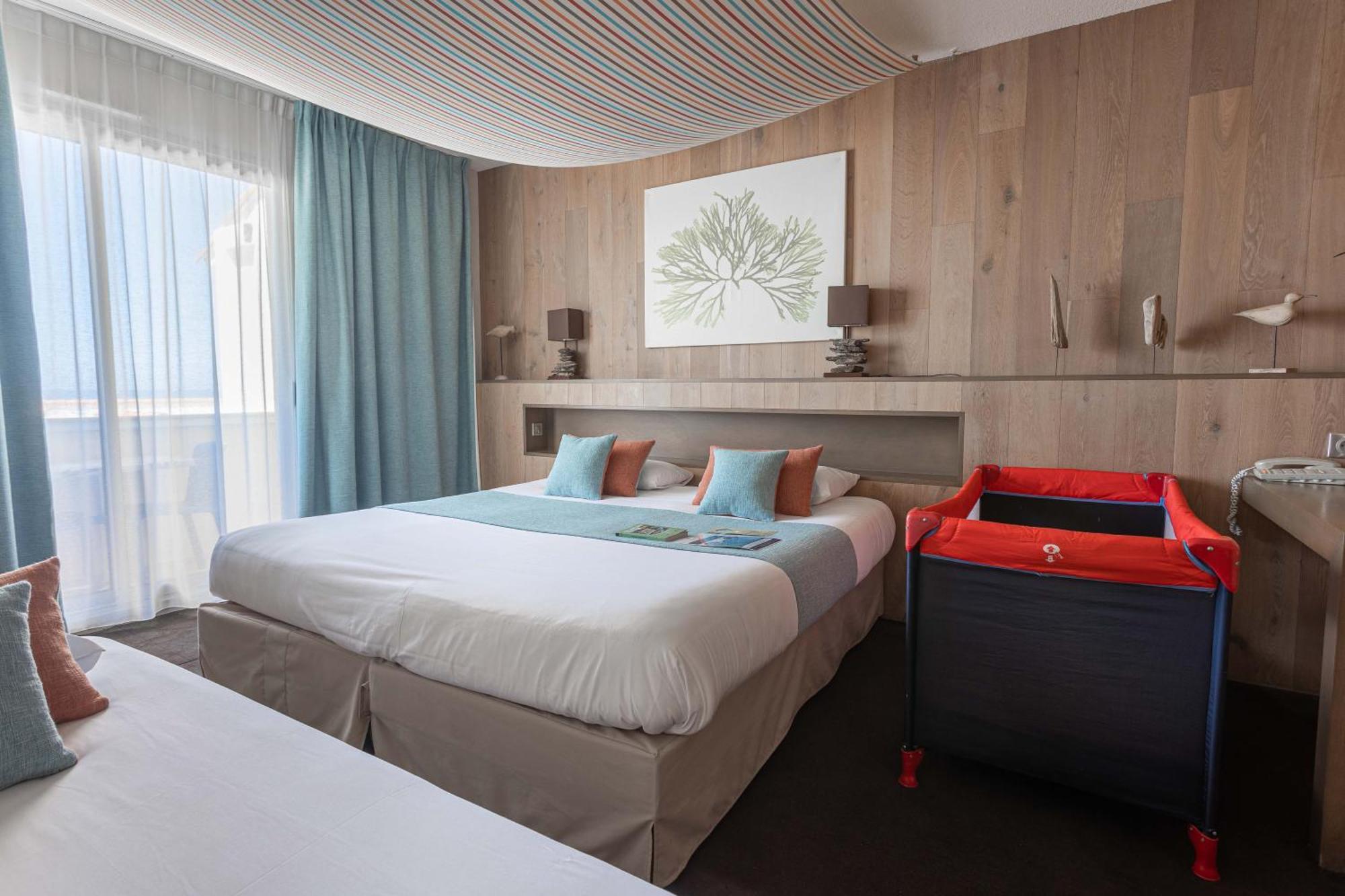 Logis Hotel Le Calluna Restaurant La Flottille เพรไฟส์ ภายนอก รูปภาพ