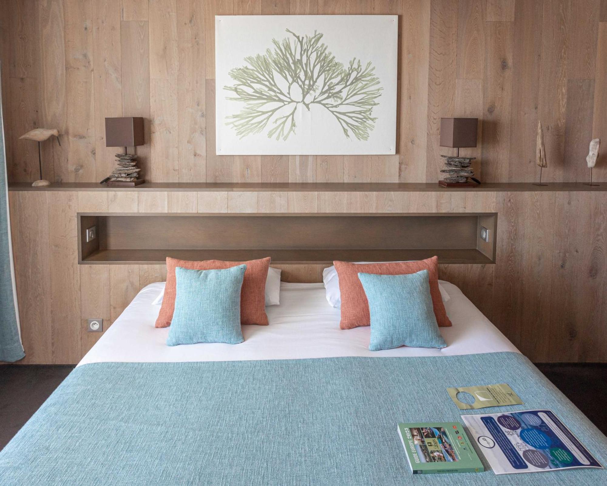Logis Hotel Le Calluna Restaurant La Flottille เพรไฟส์ ภายนอก รูปภาพ