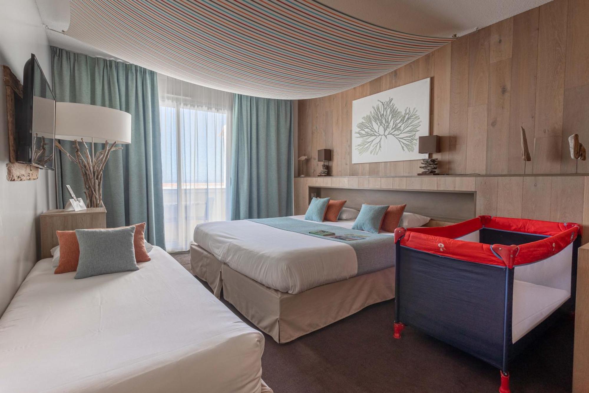 Logis Hotel Le Calluna Restaurant La Flottille เพรไฟส์ ภายนอก รูปภาพ