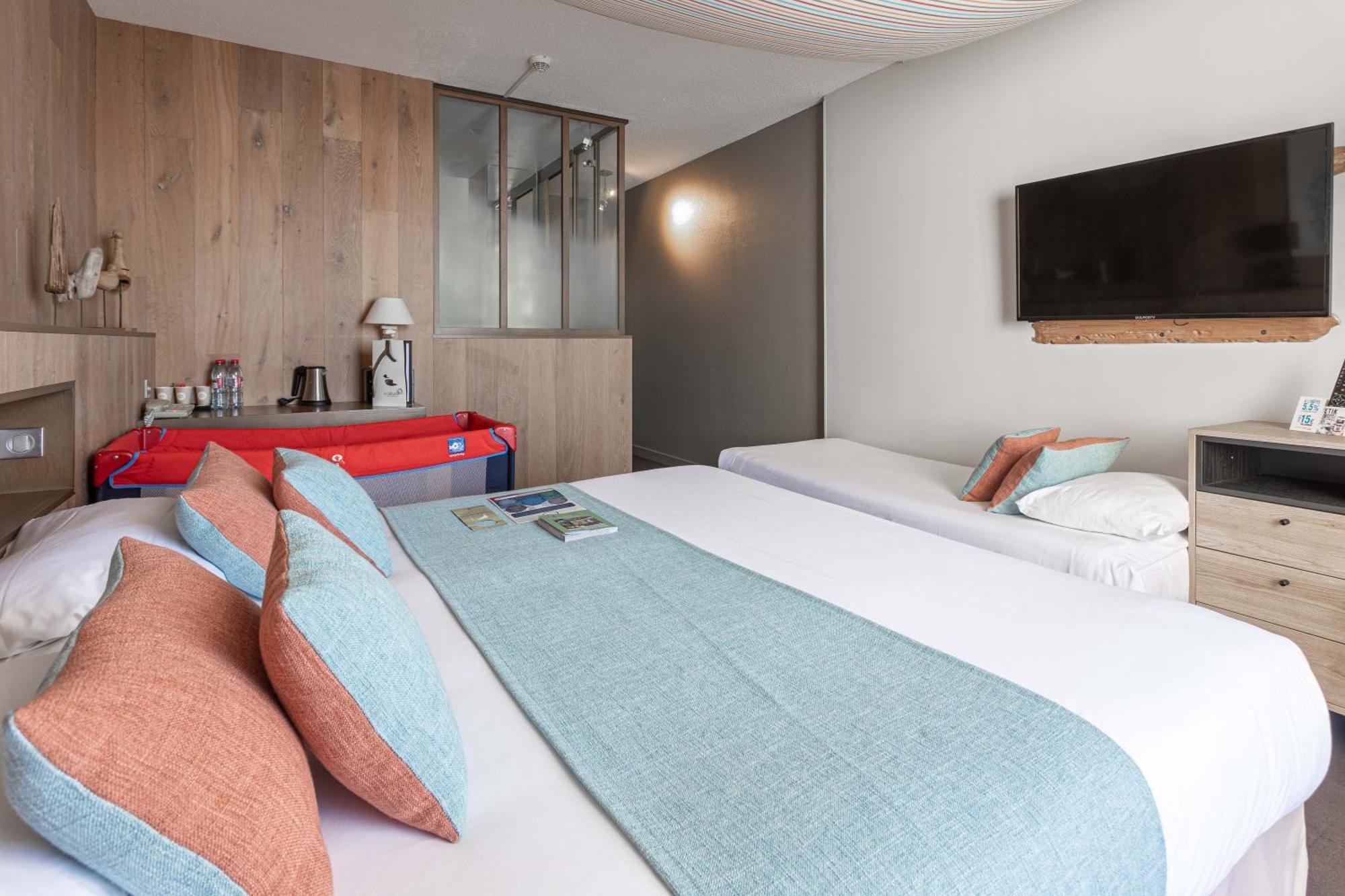 Logis Hotel Le Calluna Restaurant La Flottille เพรไฟส์ ภายนอก รูปภาพ