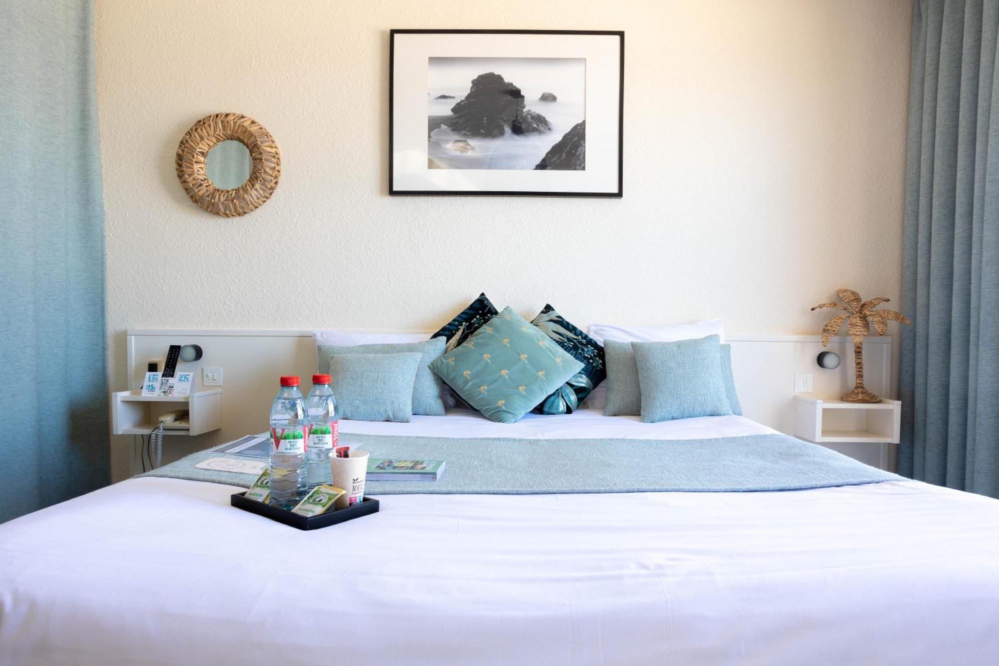 Logis Hotel Le Calluna Restaurant La Flottille เพรไฟส์ ภายนอก รูปภาพ