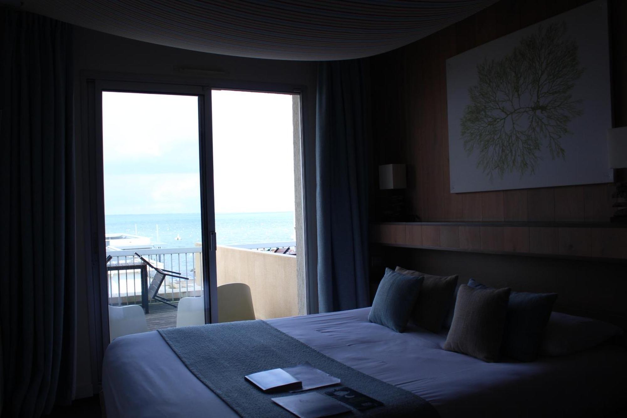 Logis Hotel Le Calluna Restaurant La Flottille เพรไฟส์ ภายนอก รูปภาพ