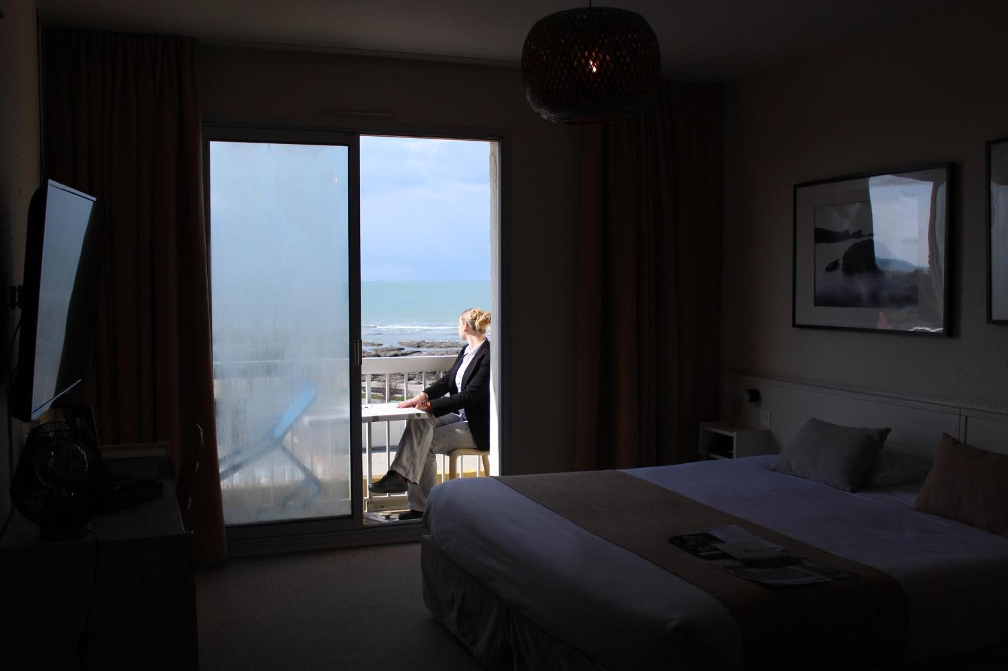 Logis Hotel Le Calluna Restaurant La Flottille เพรไฟส์ ภายนอก รูปภาพ