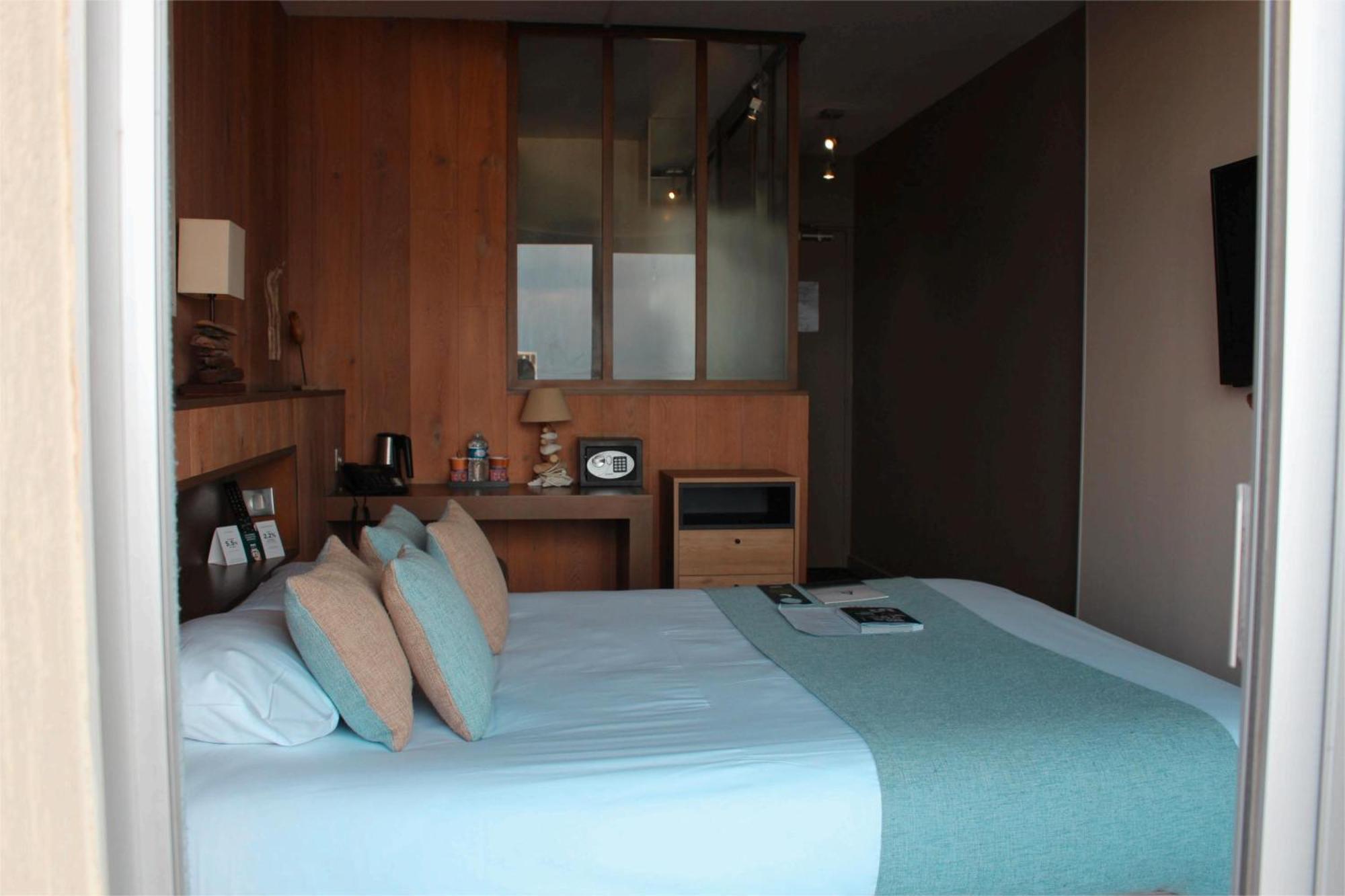 Logis Hotel Le Calluna Restaurant La Flottille เพรไฟส์ ภายนอก รูปภาพ