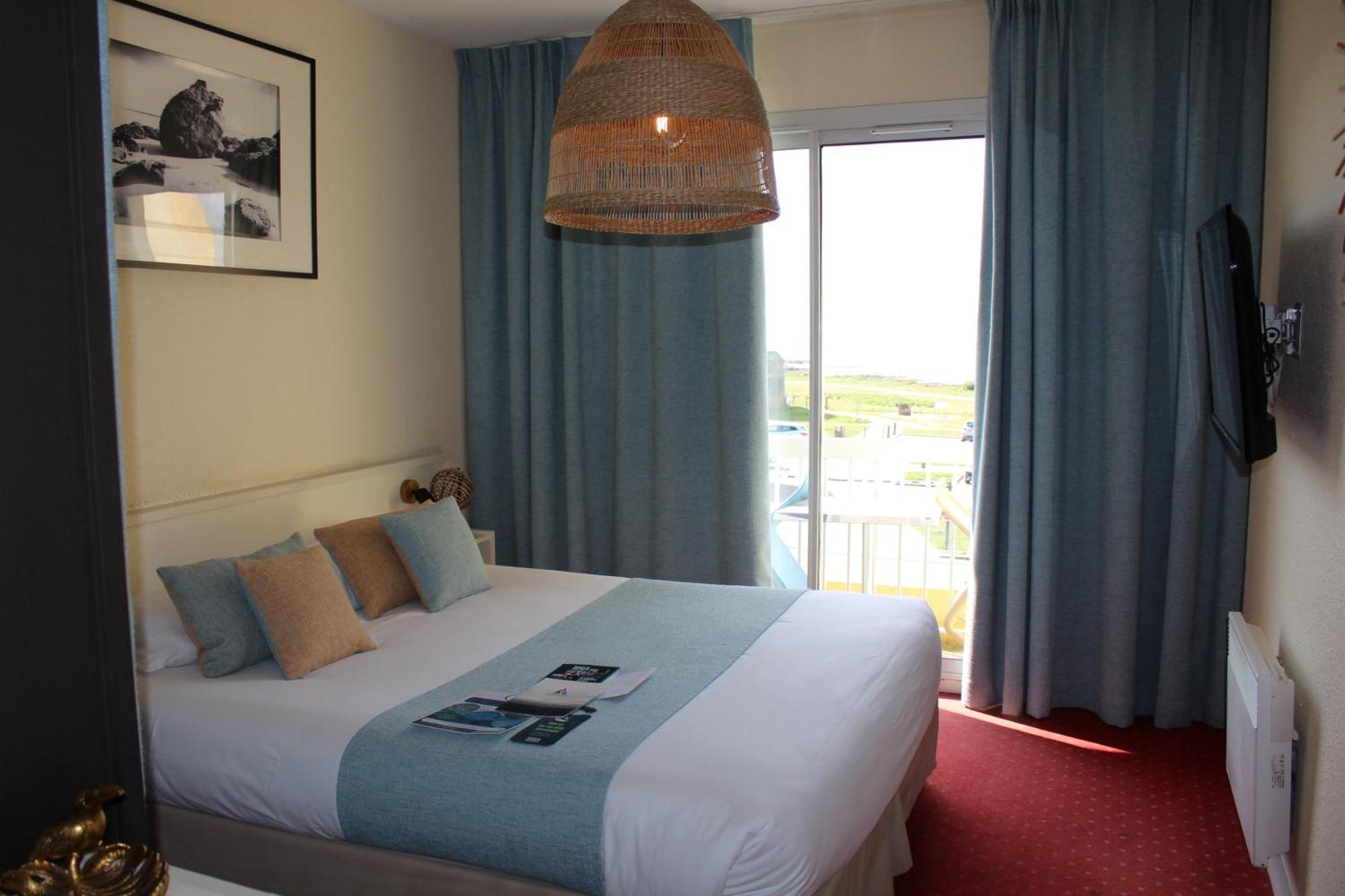 Logis Hotel Le Calluna Restaurant La Flottille เพรไฟส์ ภายนอก รูปภาพ