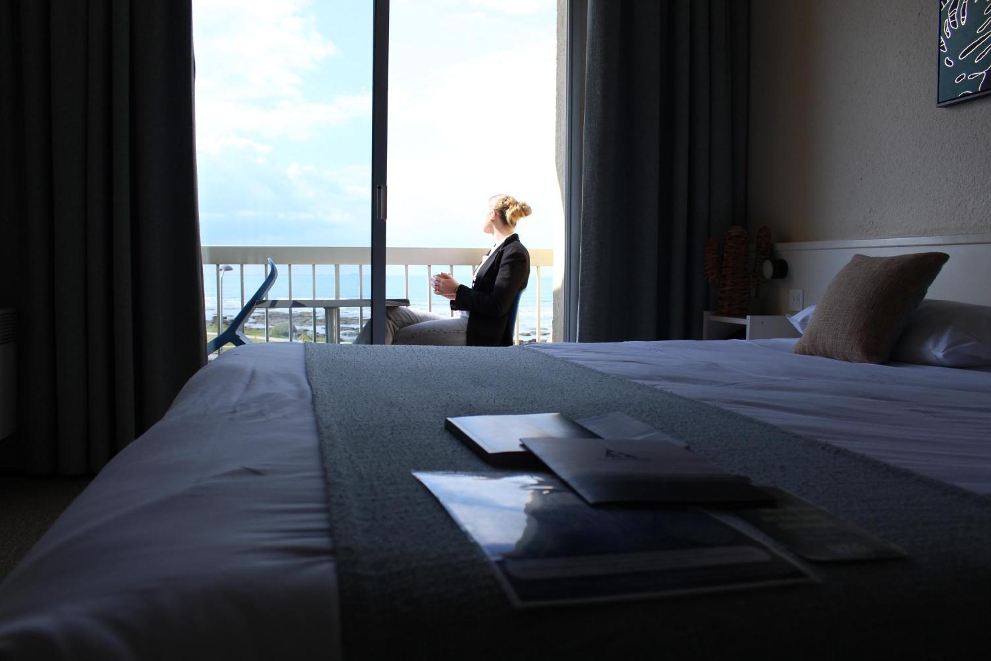 Logis Hotel Le Calluna Restaurant La Flottille เพรไฟส์ ภายนอก รูปภาพ