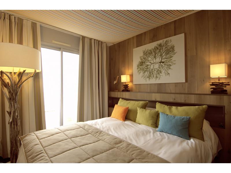Logis Hotel Le Calluna Restaurant La Flottille เพรไฟส์ ภายนอก รูปภาพ